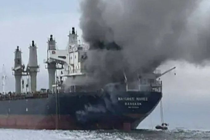 إخماد حريق في ناقلة نفط كويتية تعرضت لهجوم إيراني في مياه دبي