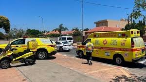 الإسعاف الإسرائيليّ: تلقّينا نداءات من بني براك بعد سقوط شظايا صاروخ عنقوديّ أُطلق من إيران