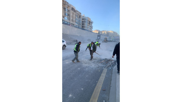 وزارة الأشغال: فرقنا أزالت أنقاض الغارة عن طريق المطار وأعادت فتحه أمام حركة السير