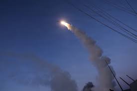 "أ ف ب": سماع أصوات انفجارات فوق القدس بعد رصد صواريخ إيرانية