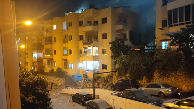 استهداف شقة بصاروخين من بارجة في تلال عين سعادة ومعلومات عن سقوط إصابات