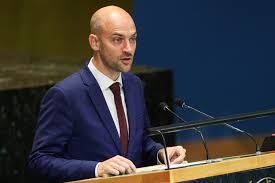 رويترز عن وزير خارجية فرنسا: آمل ألا يُقدم ترامب على تنفيذ تهديده بحق إيران