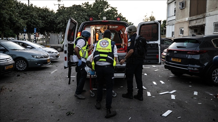 إذاعة الجيش الإسرائيلي: إصابة بجروح طفيفة وسقوط صاروخ على منزل في نهاريا بعد رشقة أطلقت من لبنان