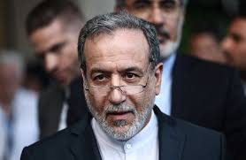 وزير الخارجية الإيراني يبلغ نظيره الباكستاني بأن الانتهاكات الأميركية المستمرة لوقف إطلاق النار تشكل عقبة رئيسية أمام استمرار العملية الدبلوماسية