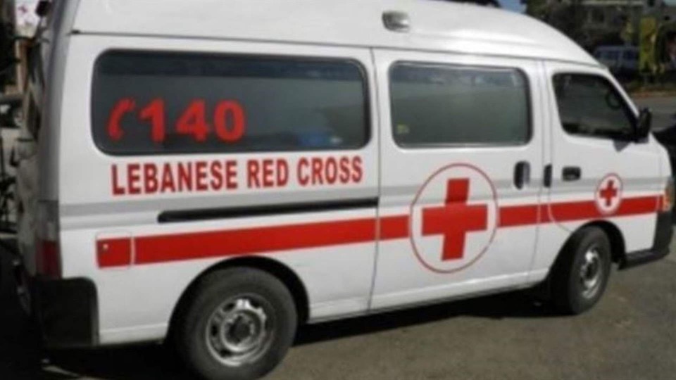 جزين_تحكي: بعد ٩ ايام الصليب الاحمر يسحب جثامين العائلة السورية على طريق ميفدون- زوطر الشرقية (رنا جوني)
