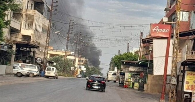 قطع السير على طريق العبدة-حلبا في منطقة البحصة بالإطارات المشتعلة