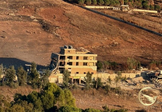 جزين تحكي: المبنى الذي لم ينفجر بالامس استهدفه الطيران قبل قليل​ في الحي الغربي لبلدة الخيام على الطريق بين الدردارة ومفرق الحمام